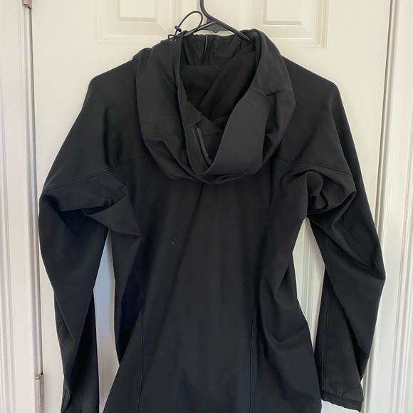 Womens Arc’teryx jacket size small 4-6 - Picture 2 of 4